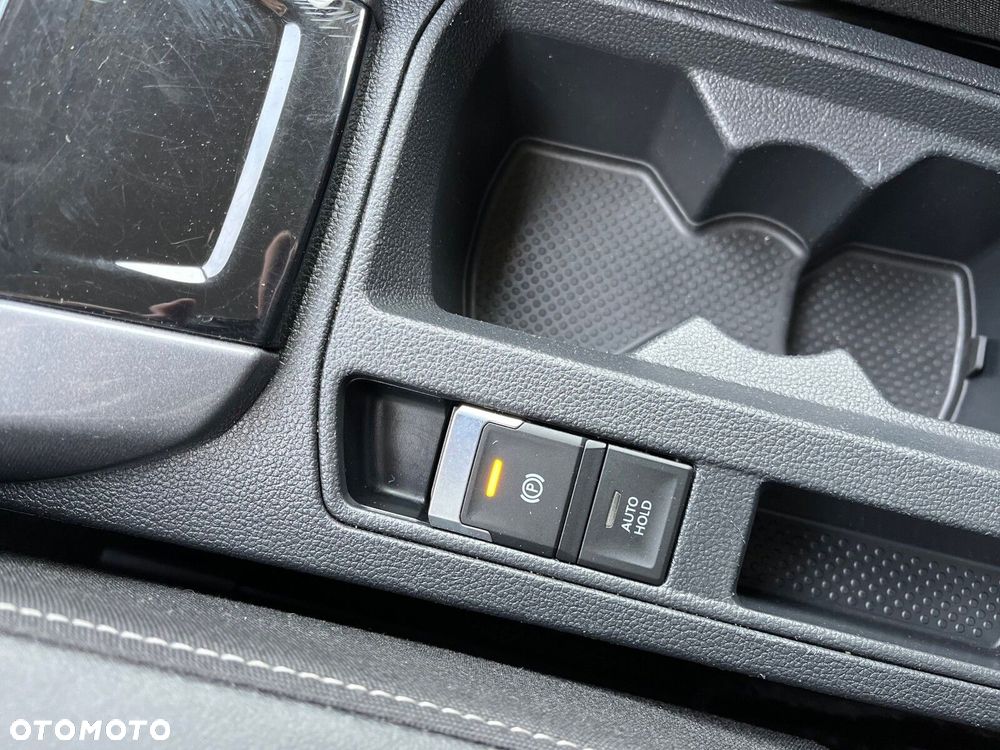 Volkswagen T-Roc 1.5 TSI Style - 28