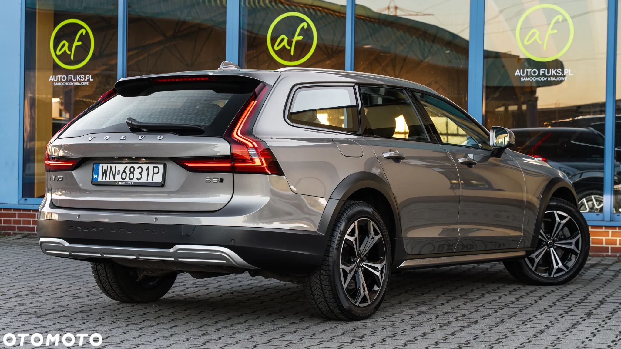 Volvo V90 Cross Country - 11