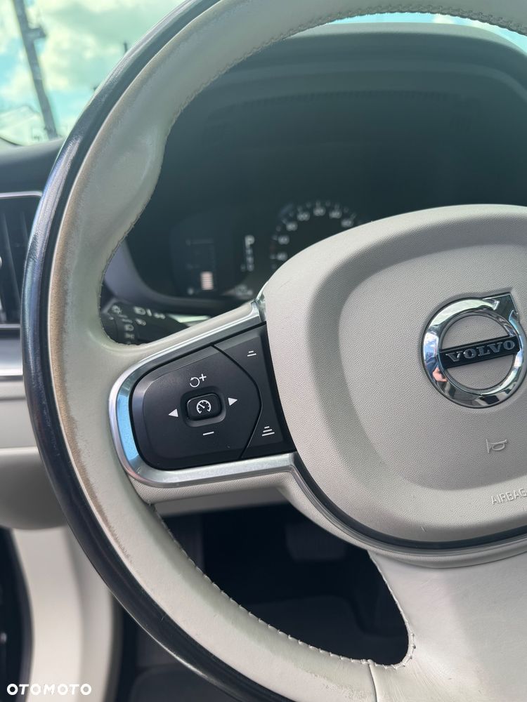 Volvo XC 60 D4 AWD Geartronic Momentum - 22