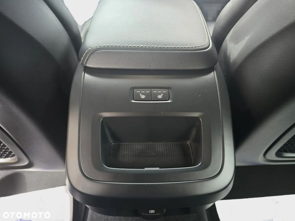 Volvo V60 Cross Country B4 D AWD Ultimate - 16