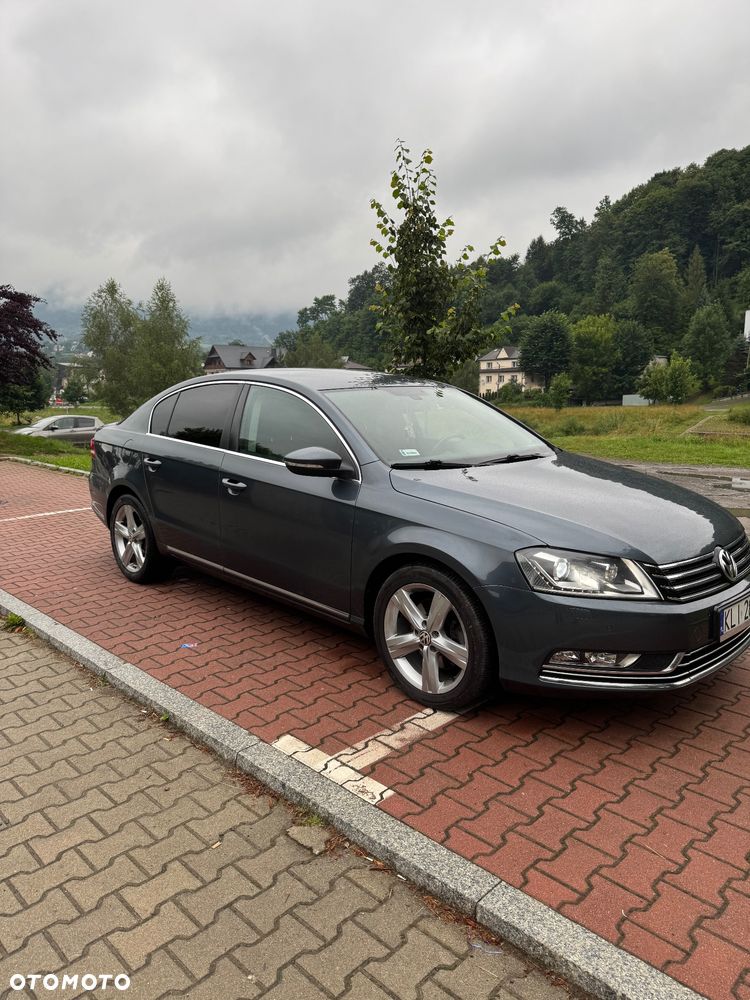 Volkswagen Passat - 1