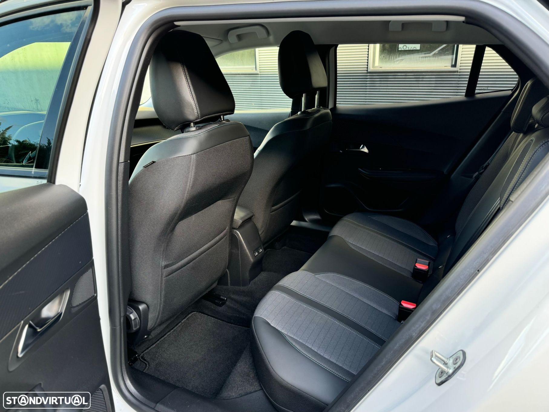 Peugeot e-2008 50 kWh Allure - 18