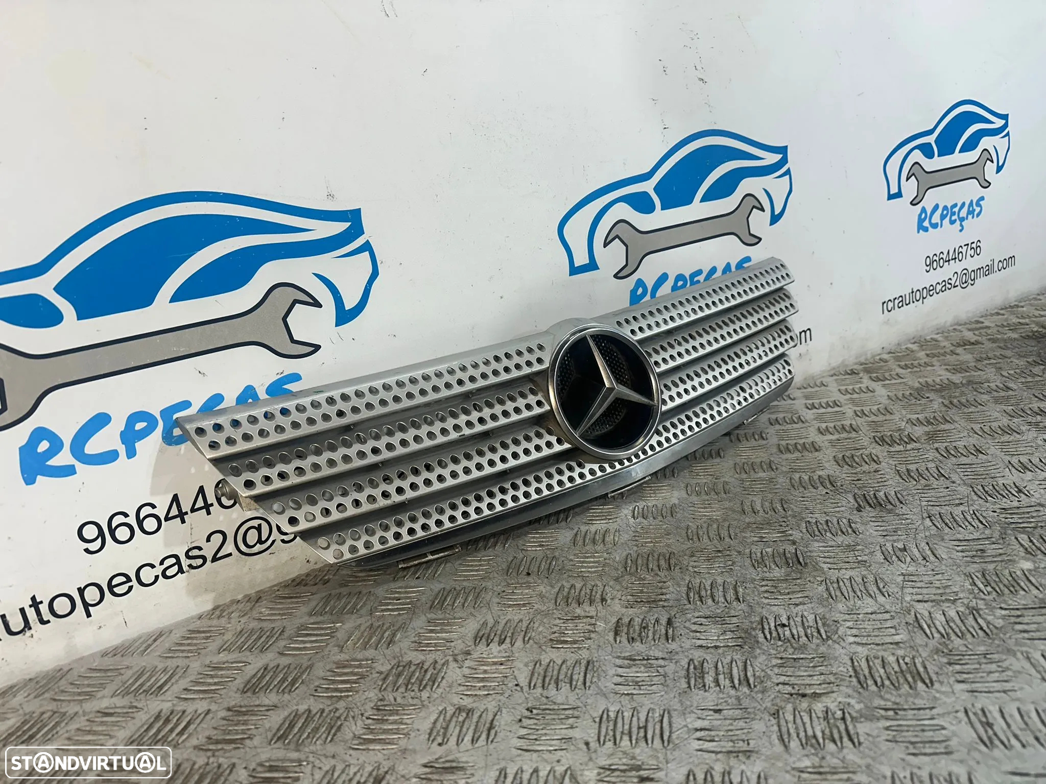 .Grelha Frente Original Mercedes Benz Classe C W203 Sport Coupe Edition AMG A2038801283 2000 - 2007 - 3