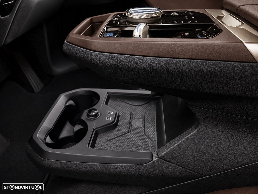 BMW iX xDrive 40 Pack Desportivo - 16