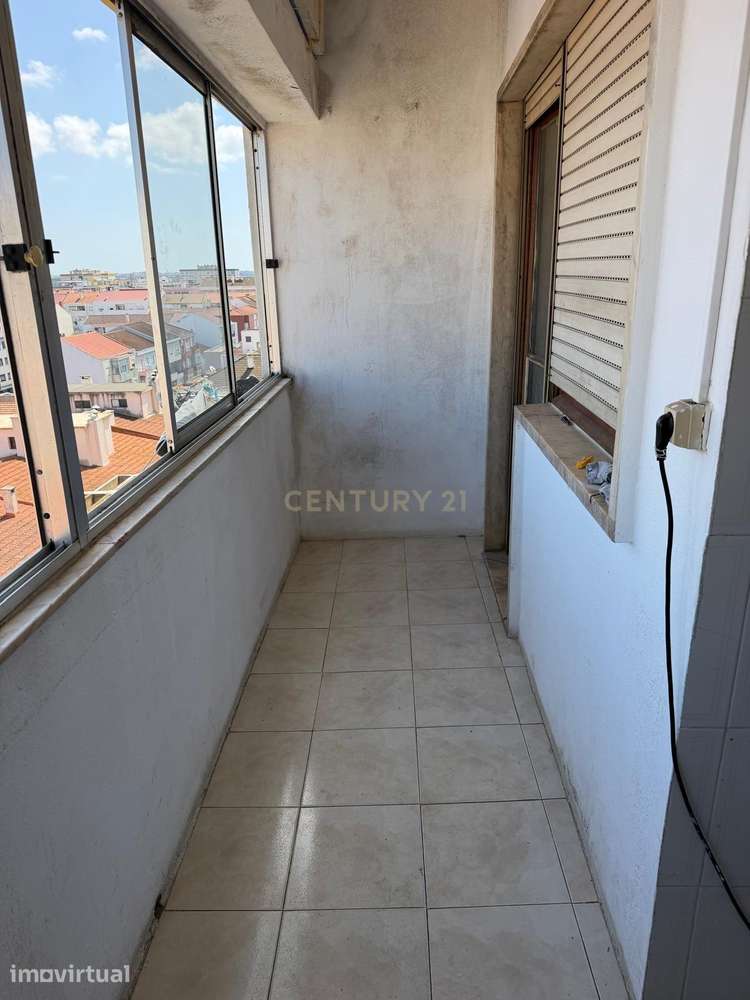 Apartamento T1 com Terraço de 125 m² no Centro do Barreiro - Grande imagem: 5/15