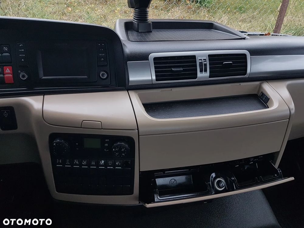 MAN TGL 12.220 HAKOWIEC 4x2 KLIMA HAKOWIEC DO KONTENERÓW - 12