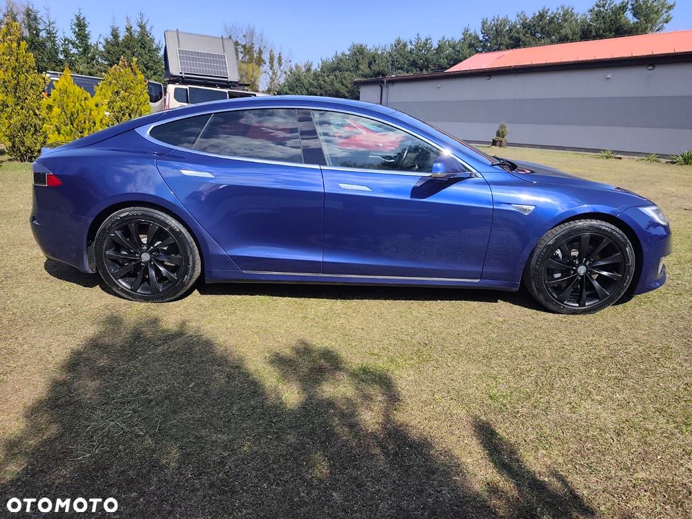 Tesla Model S - 6