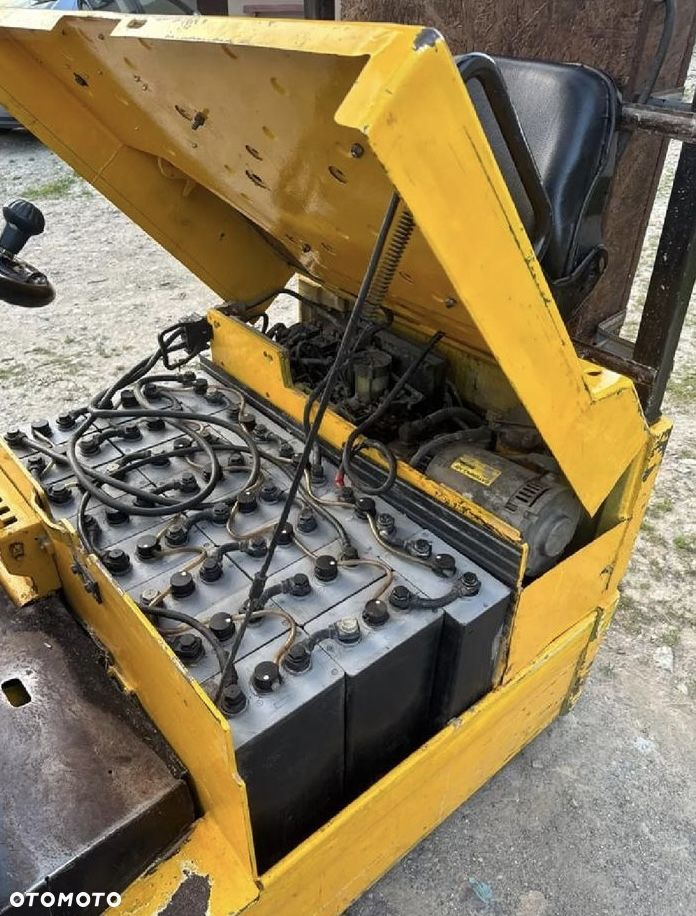 Caterpillar F35 - 6