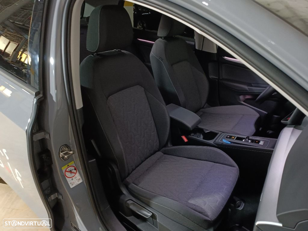 VW Golf 1.5 eTSI 50 Anos DSG - 18