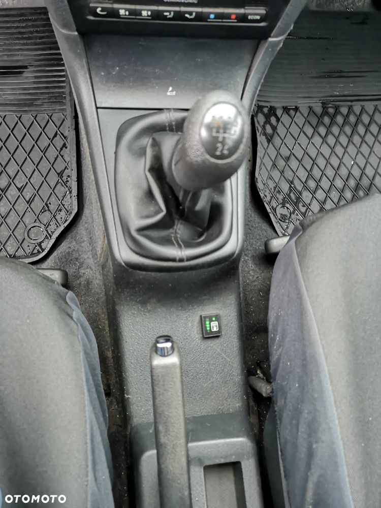 Skoda Octavia 1.6 Ambiente - 11