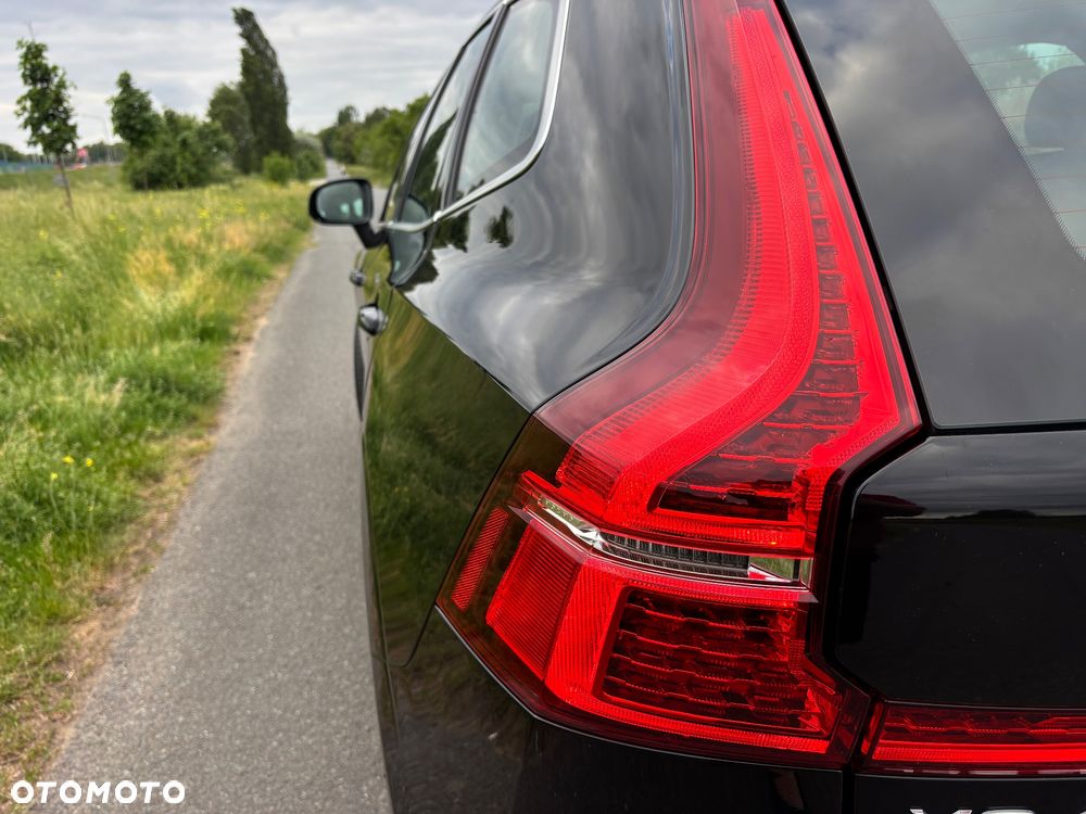Volvo XC 60 B4 D AWD Momentum Pro - 36