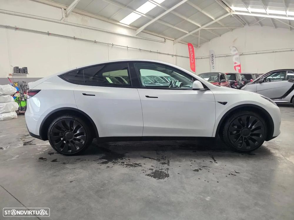 Tesla Model Y Long Range Dual Motor AWD - 2