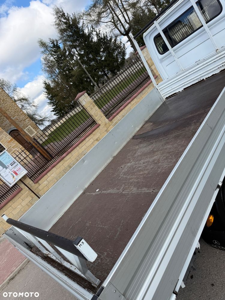 Mercedes-Benz Sprinter - 25