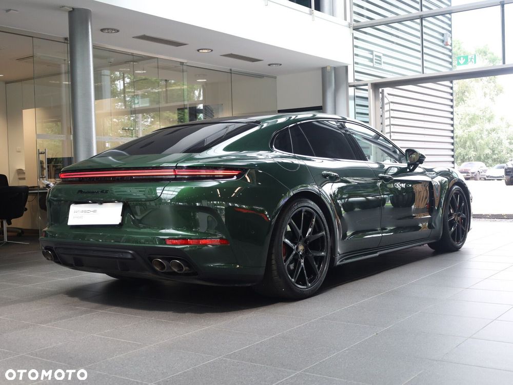 Porsche Panamera - 4