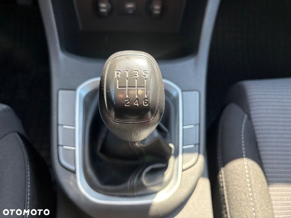 Hyundai i30 1.5 DPI Classic + - 16