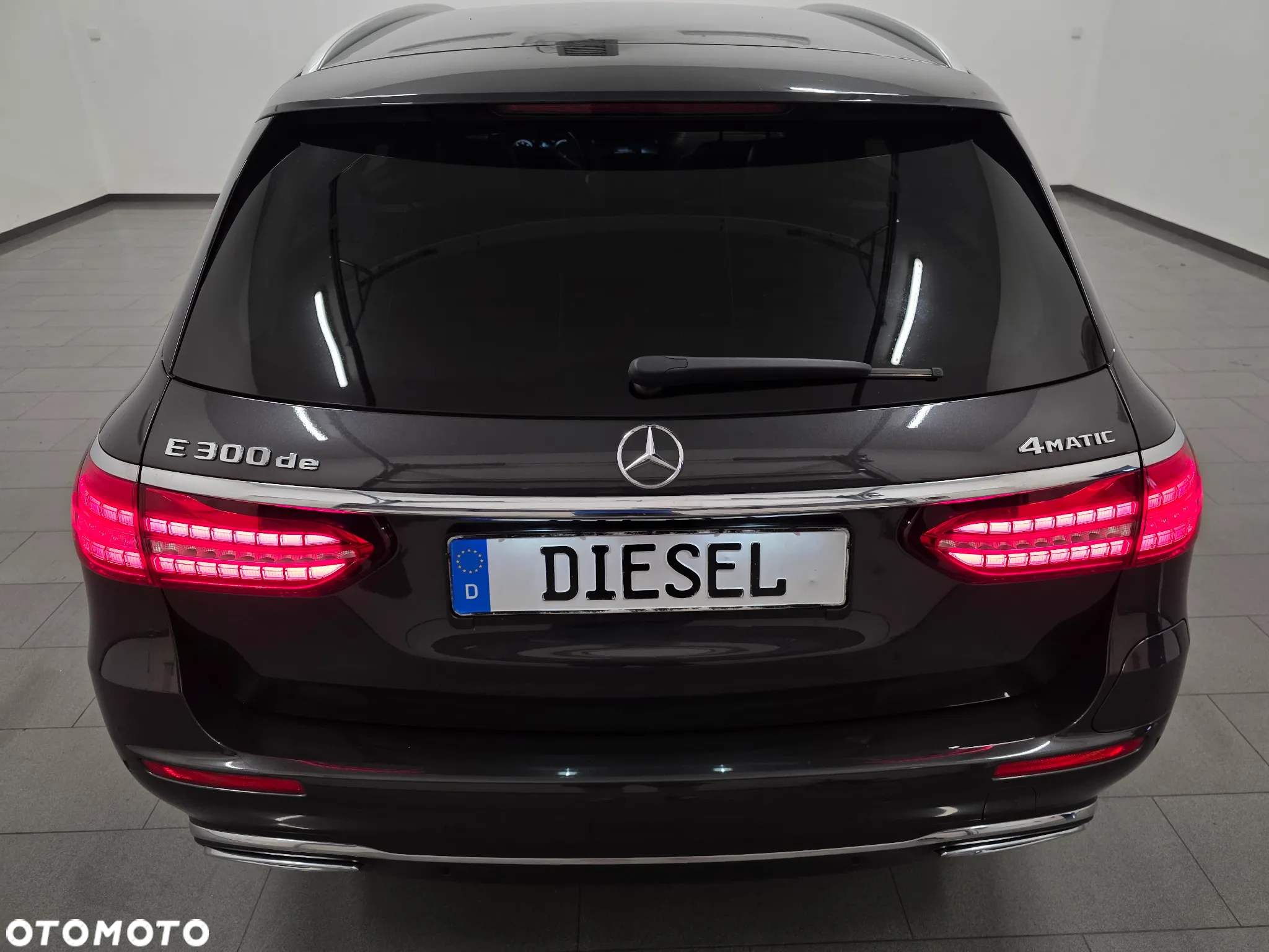 Mercedes-Benz Klasa E 300 de 9G-TRONIC Exclusive - 36