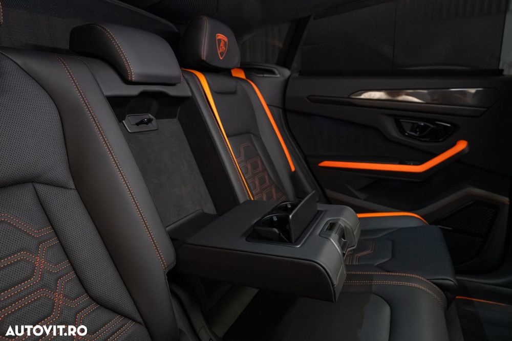 Lamborghini URUS - 36