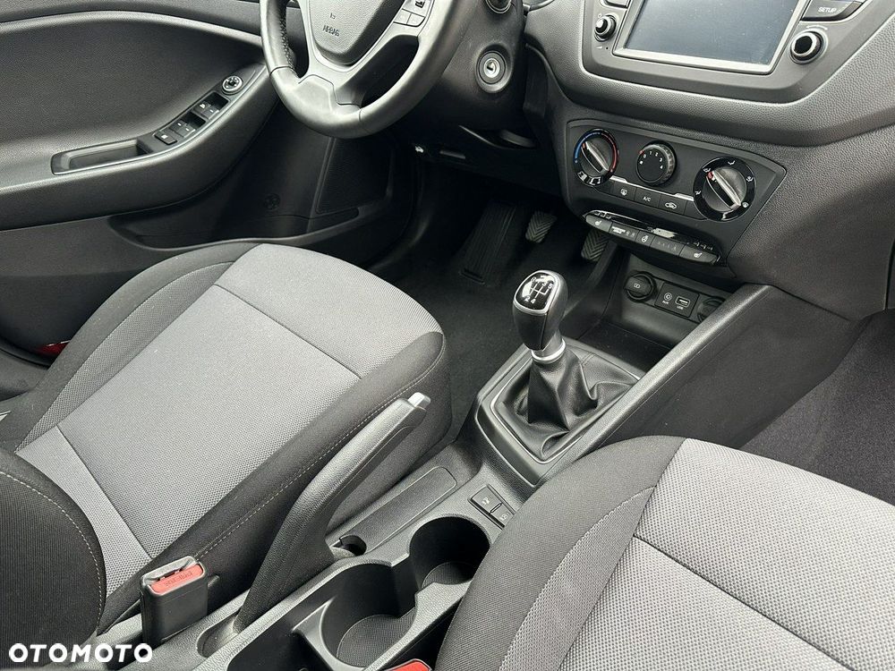 Hyundai i20 - 17