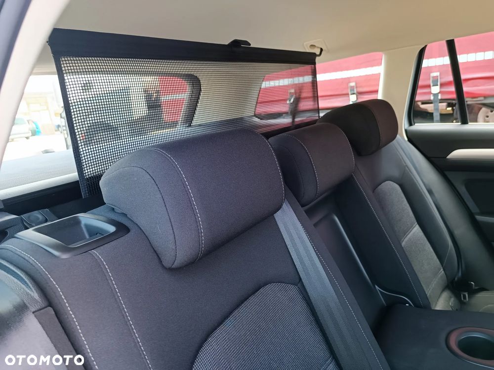 Volkswagen Passat - 13