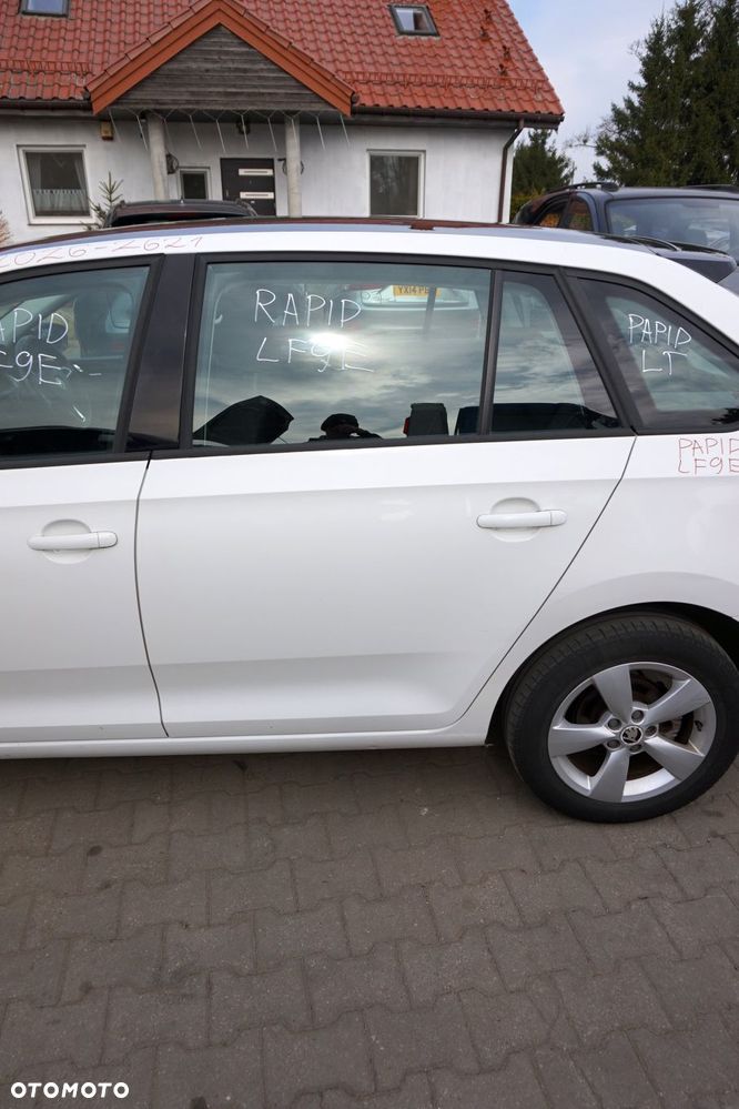 DRZWI TYLNE LEWE RAPID NH3 HB LF9E  BIAŁY SKODA 2012-2019 - 1