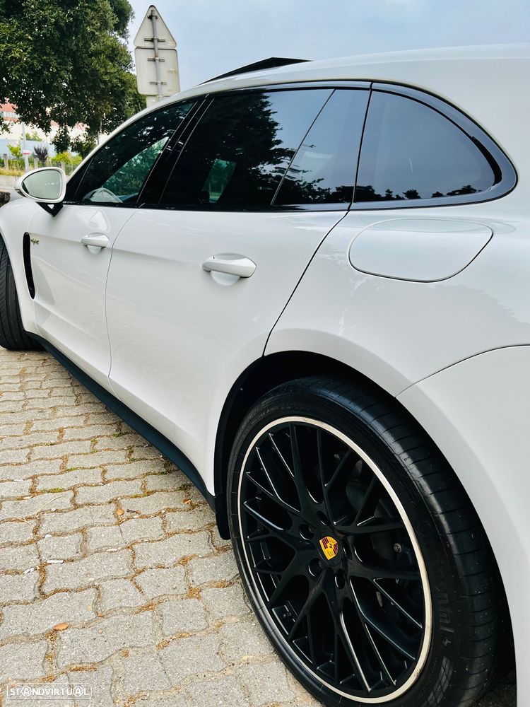 Porsche Panamera 4 E-Hybrid 10 Years Edition - 7