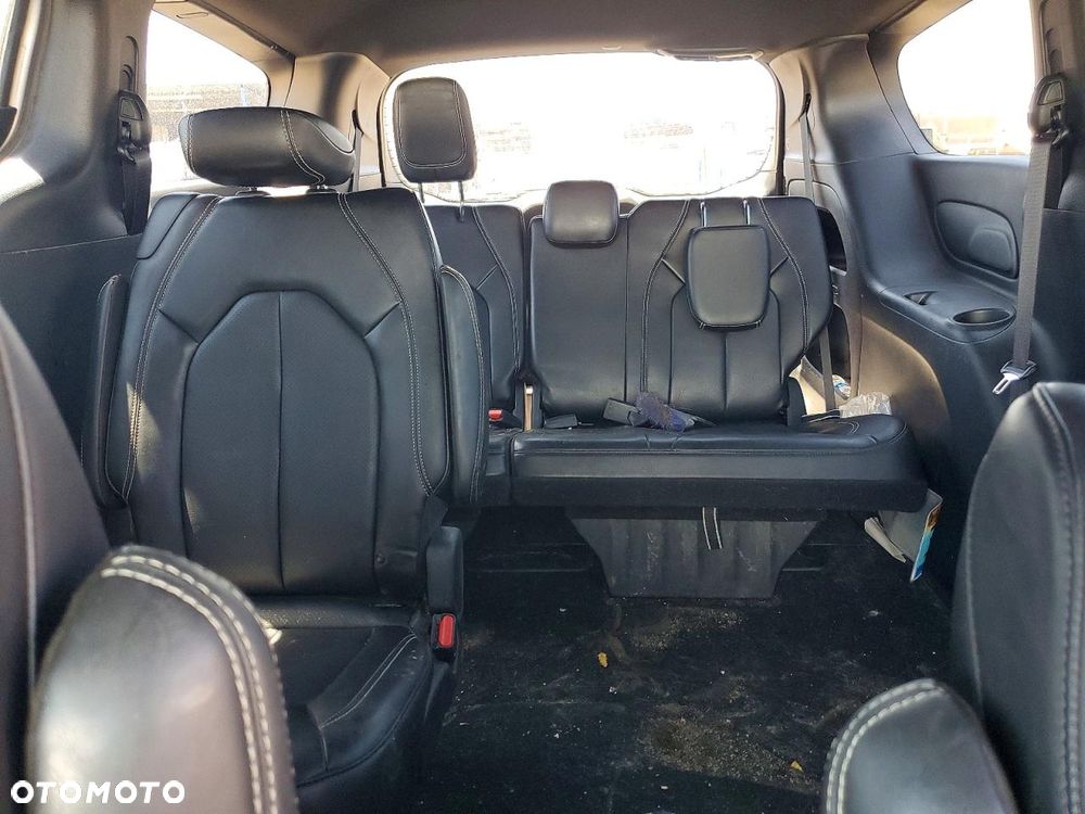 Chrysler Pacifica - 9