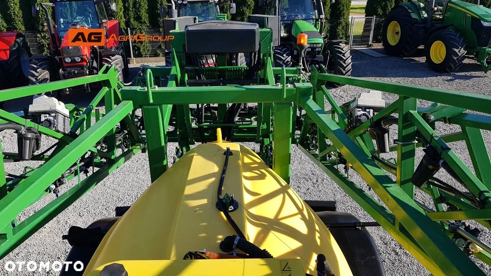 John Deere 824 - 22