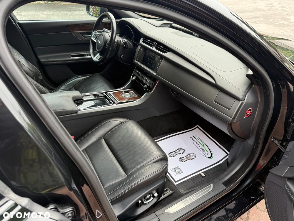 Jaguar XF S AWD - 21