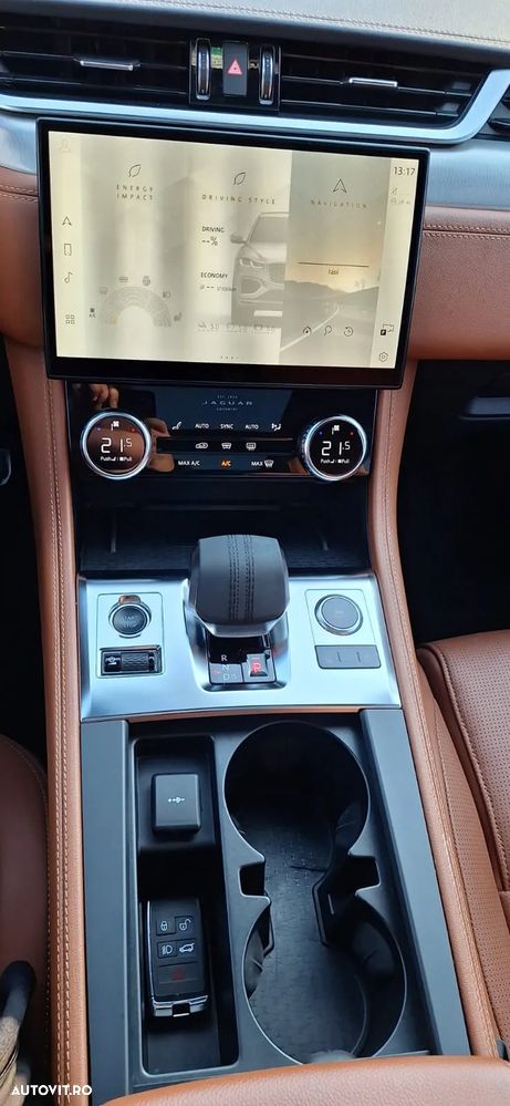 Jaguar F-Pace D200 AWD R-Dynamic SE - 16