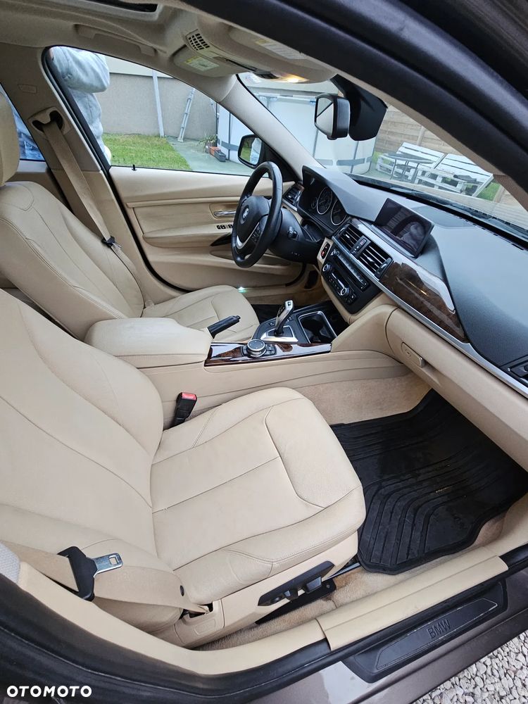 BMW Seria 3 328i xDrive - 9