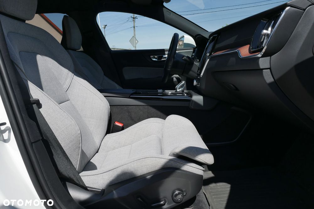 Volvo V60 T6 AWD Recharge Geartronic Inscription - 23