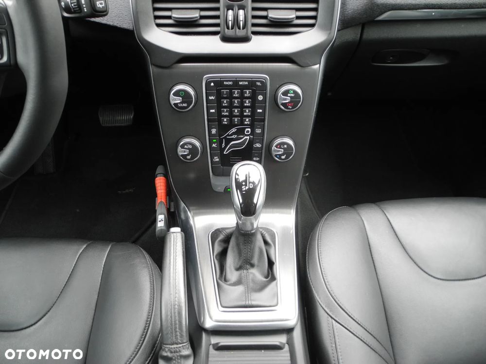 Volvo V40 D4 Geartronic Momentum - 12