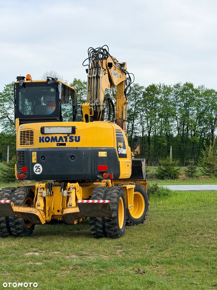 Komatsu 4x4x4 ramię łamane Koparka kołowa KOMATSU  PW98MR-8 10ton 4x4x4 ośki skrętne Ramię 3x łamane BEZ DPF i ADBLUE 4 cyl dodatkowe wyjścia hydr Pług Podpory 2012 szybka zwinna Prosto z importu 1 właściciel Cat TEREX Liebherr Wacker Pw 98 Mr 8 11 - 31
