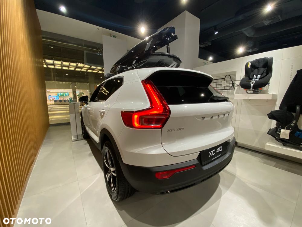 Volvo XC 40 B3 Plus Dark - 4