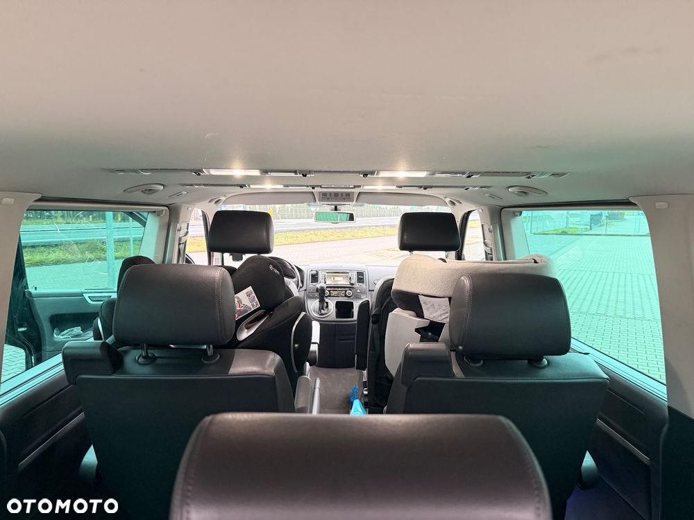 Volkswagen Multivan - 11