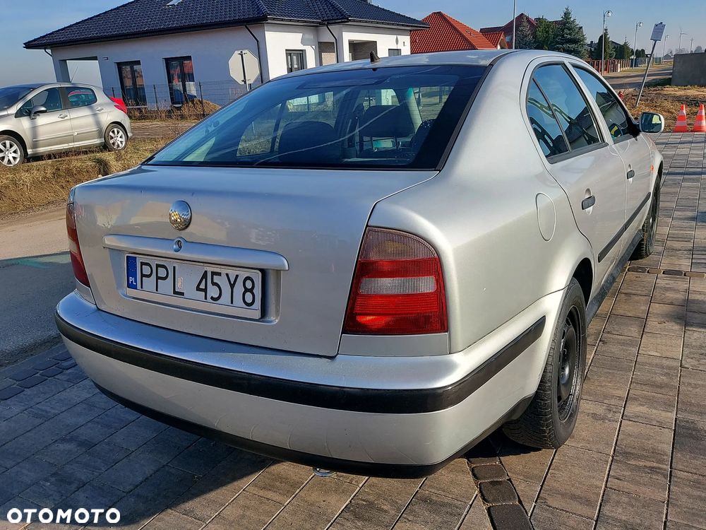 Skoda Octavia 2.0 GLX - 10