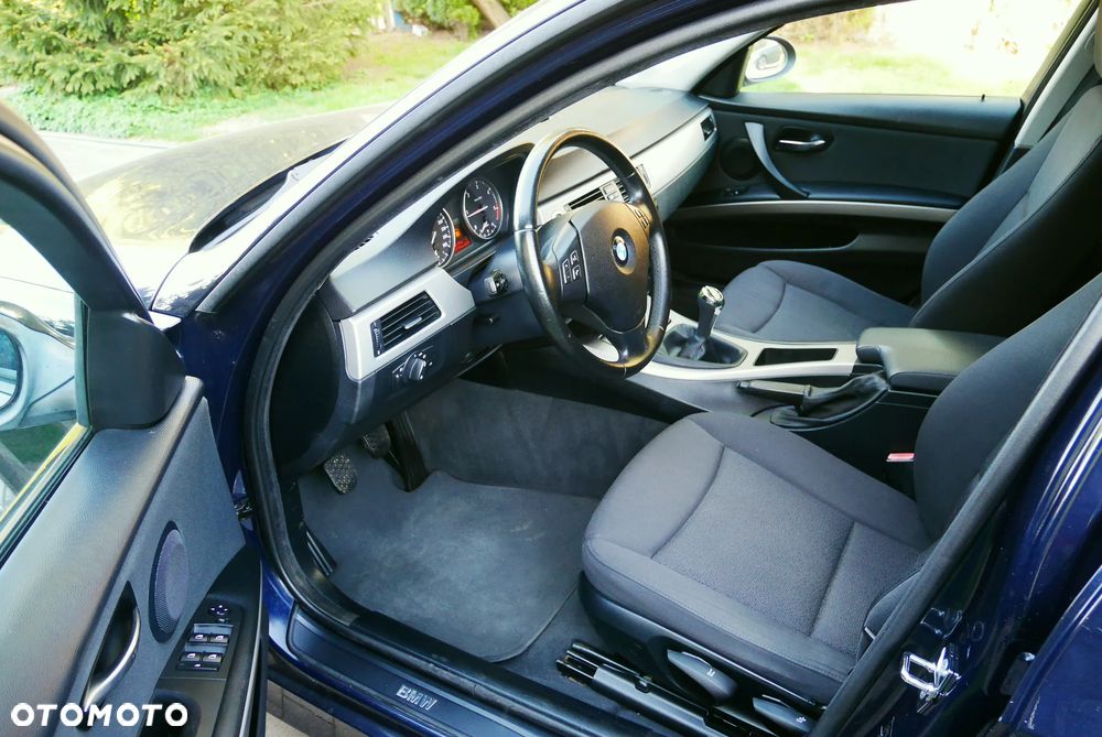 BMW Seria 3 318d - 14