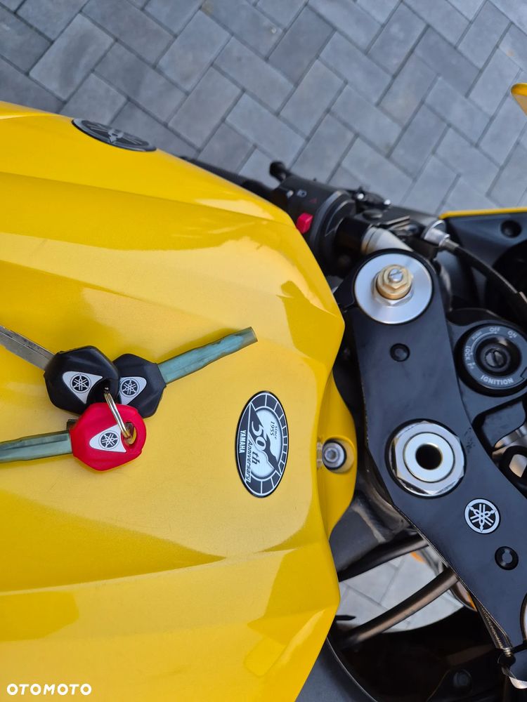 Yamaha R1 - 13