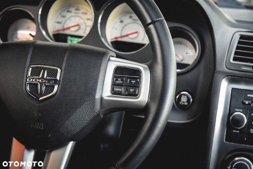 Dodge Challenger - 16