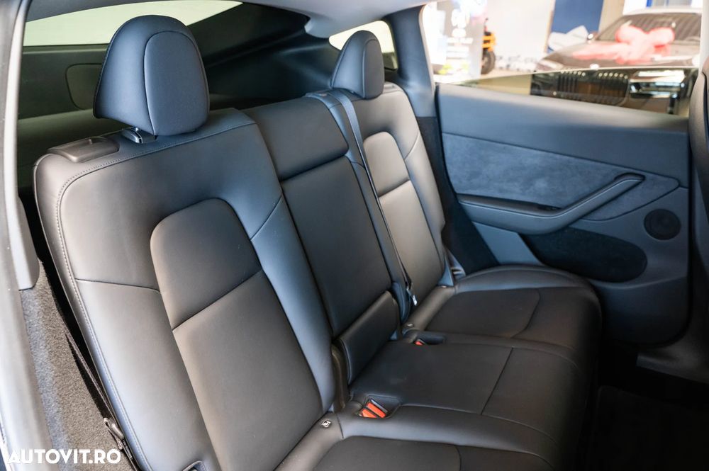 Tesla Model Y Long Range Dual Motor AWD - 27