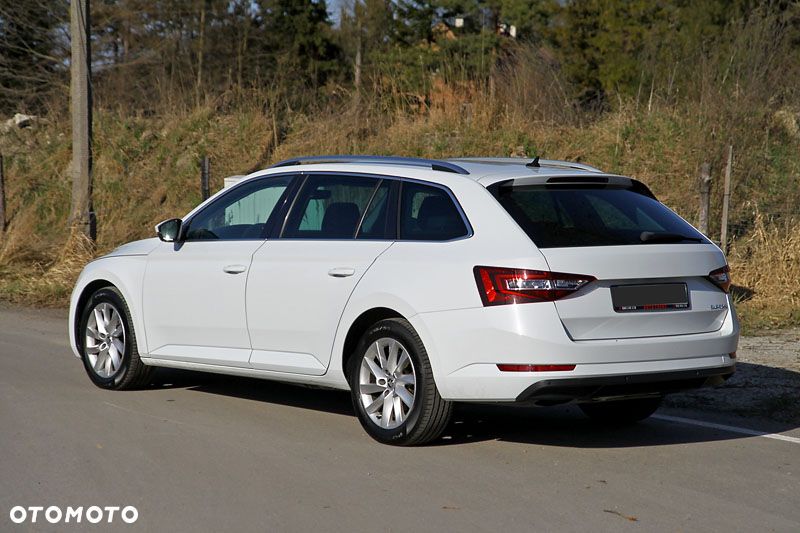 Skoda Superb 2.0 TDI DSG Ambition - 4