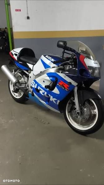 SUZUKI GSXR 600 750 SRAD owiewka osłona boczek zbiornik silnik zawieszenie set podnóżek swap siedzenie chłodnica regulator moduł przełącznik przekaźnik licznik wiązka tłumik czasza wypełnienie licznik gaźnik silnik stelaż moduł - 2