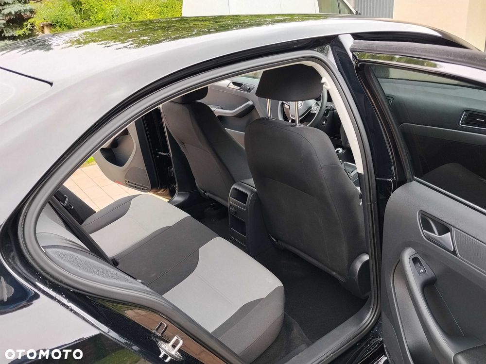Volkswagen Jetta - 8