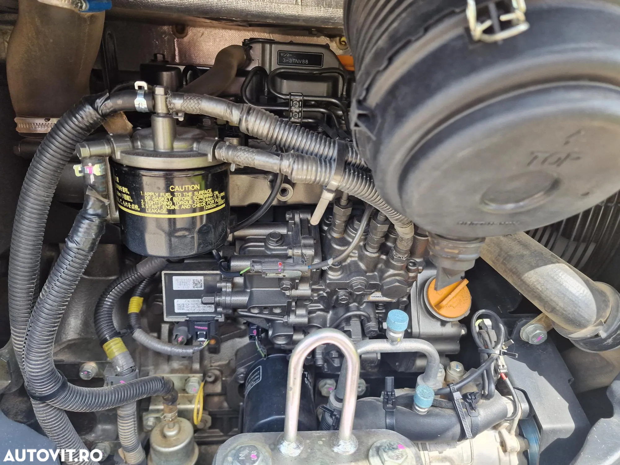 Hitachi ZX33, 3,7 tone, 2023/05, 1.163h, CUPLA RAPIDA+3 CUPE NOI, Senile 80% bune, Instalatia de picon pe brate, Sistem antifurt, Aer conditioinat, adanc sapare 4mc, ridica tevi de 2,5tone, STARE FOARTE BUNA< CA NOU, posibilitate leasing 4 ani-36900 EUR+Tva - 23