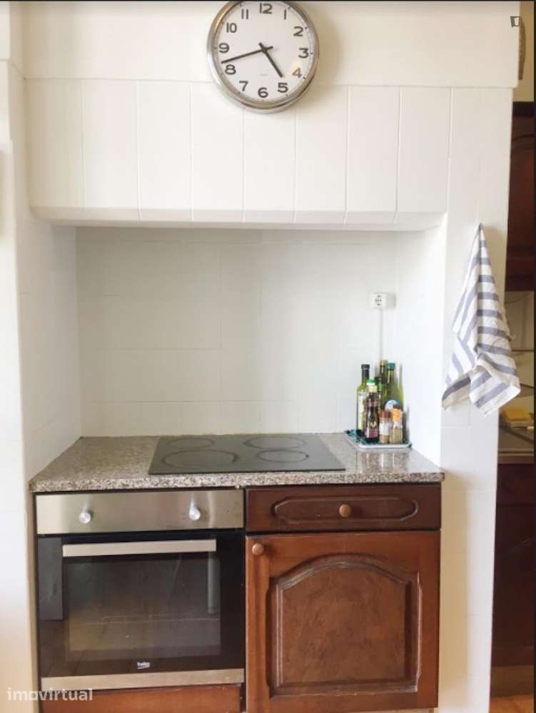 Quarto - localizado em Anjos Lisbon - Grande imagem: 4/17