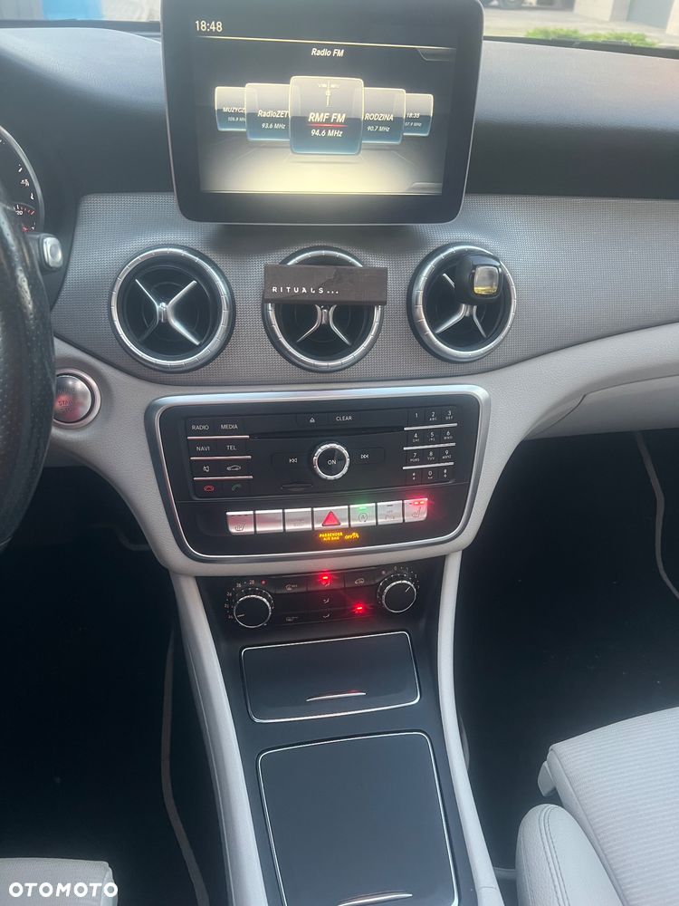 Mercedes-Benz CLA 180 7G-DCT UrbanStyle Edition - 17