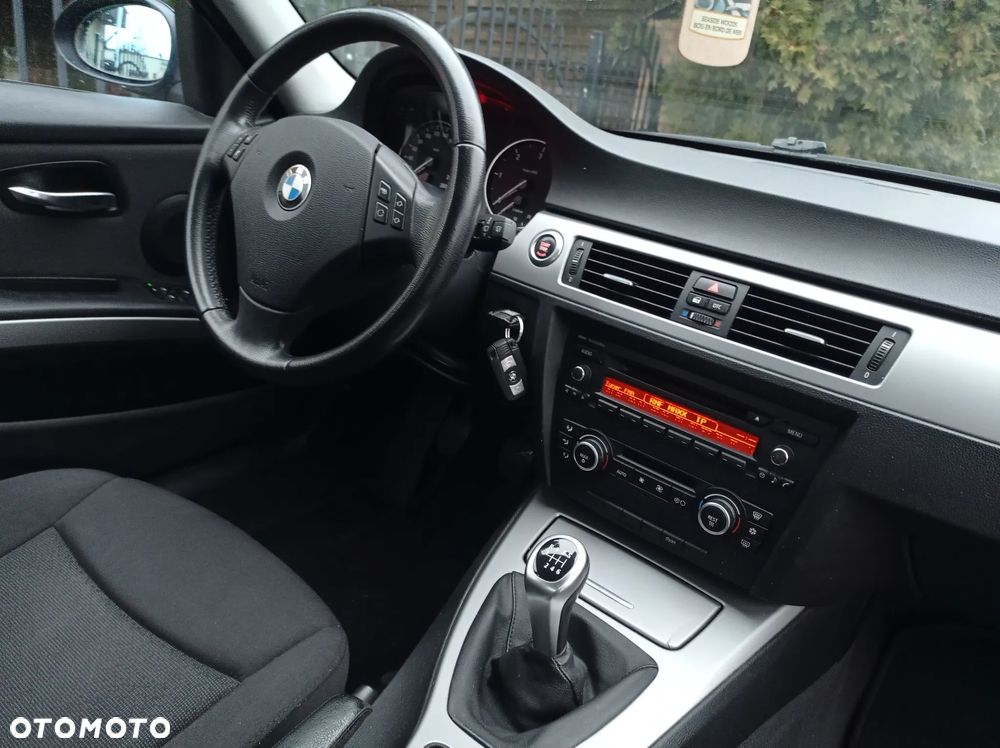 BMW Seria 3 318d - 12