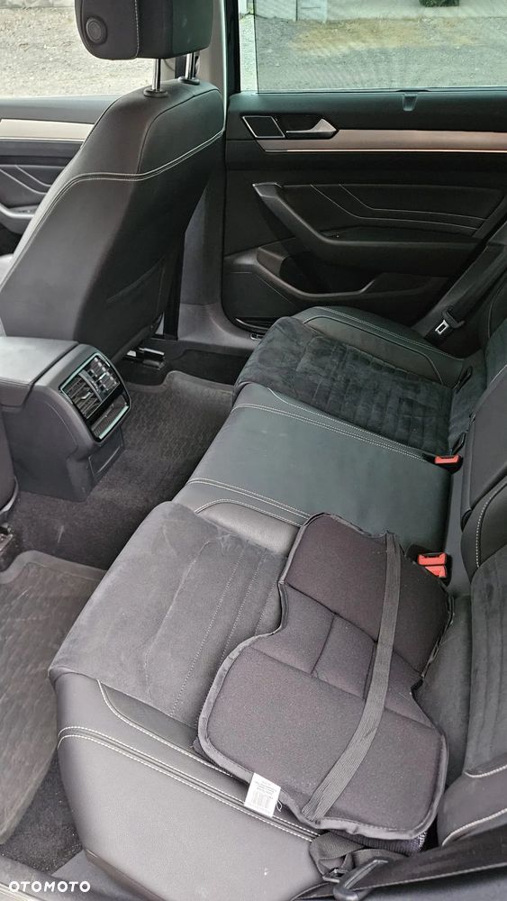 Volkswagen Passat 2.0 TDI Business DSG - 35