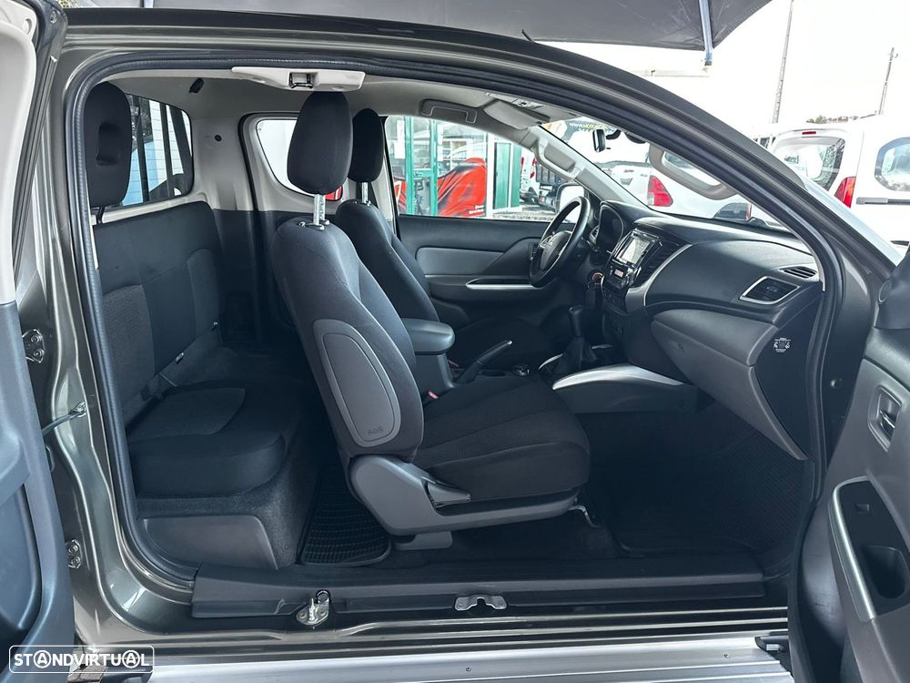 Mitsubishi L200 2.4 DI-D Club Intense Strakar 4WD - 21