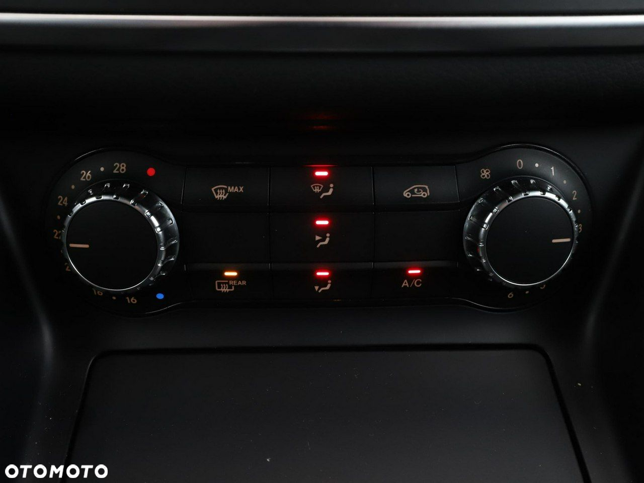 Mercedes-Benz GLA - 26